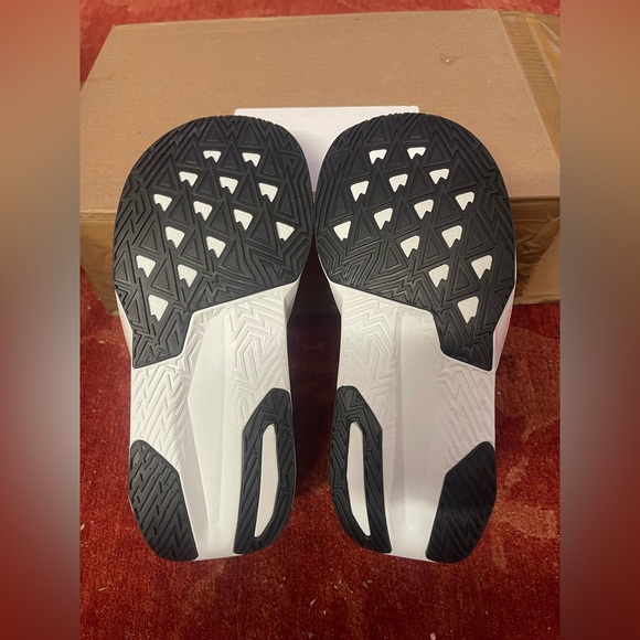 New Balance TCS NYC Marathon FuelCell Rebel v5 - Picture 10 of 13